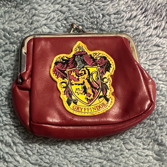Universal Studio Handbags - Wizarding World of Harry Potter Universal Studios Gryffindor Coin Purse 💕3x15$